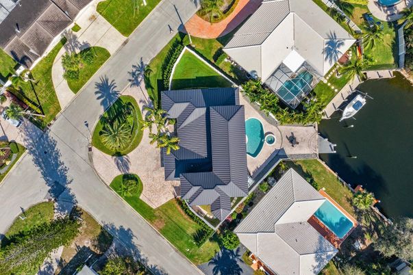 Exterior, Drone