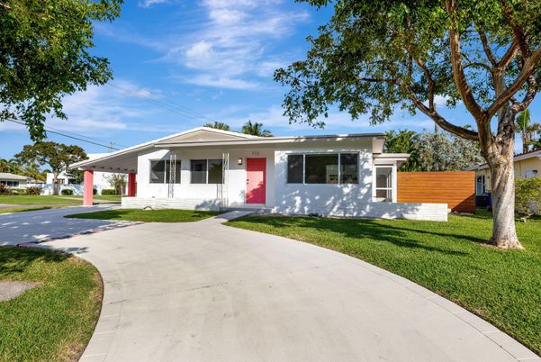 Exterior, Facade, Ranch