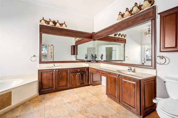 Bathroom, Dual Sink Vanities, Interior