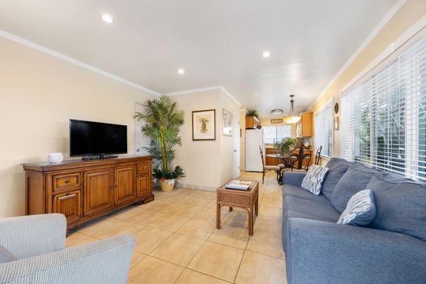 Dining room, Interior, Living room, Pendant Lights, Recessed Lighting
