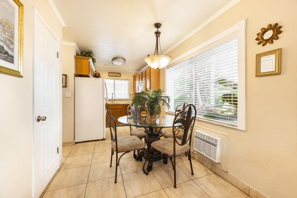 Dining room, Interior, Pendant Lights