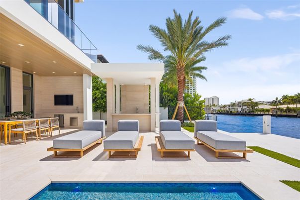 Exterior, Pool, Water