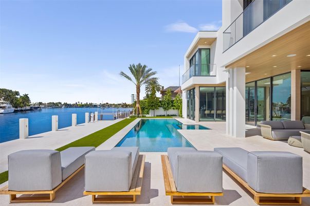 Exterior, Pool, Water