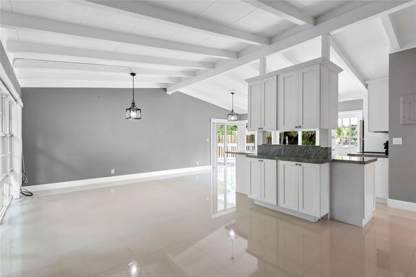 Empty room, Interior, Pendant Lights