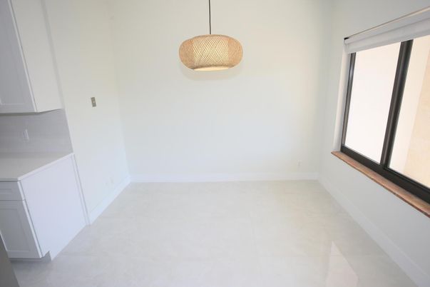 Empty room, Interior, Pendant Lights
