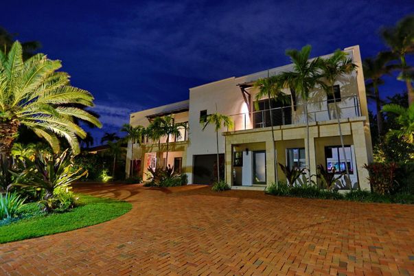 Backyard, Exterior, Facade, Modern