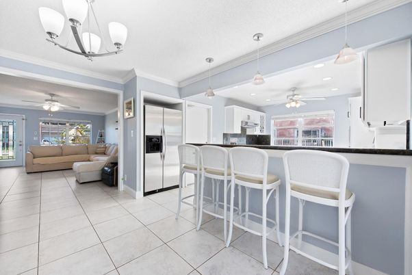 Interior, Kitchen, Living room, Pendant Lights, Recessed Lighting, Stainless Steel Appliances