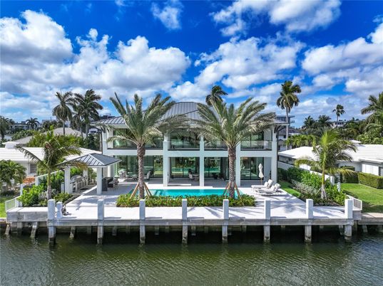 Exterior, Lake, Pool