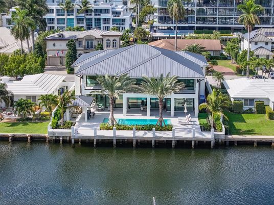 Exterior, Lake