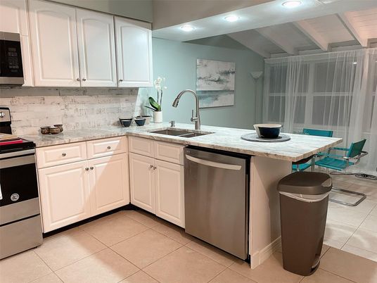 Dining room, Interior, Kitchen, Recessed Lighting, Stainless Steel Appliances