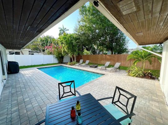 Exterior, Pool