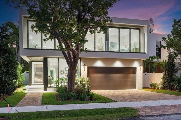 Attached, Exterior, Facade, Modern