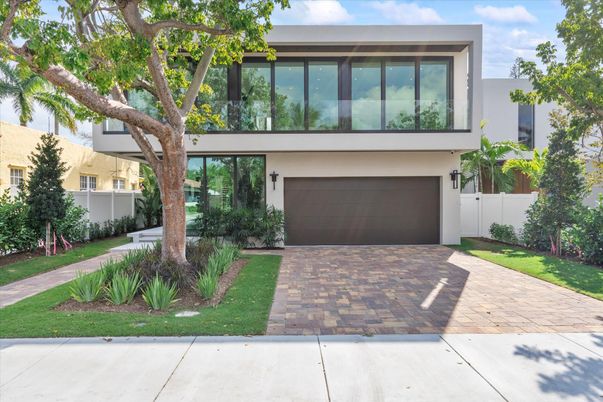 Attached, Exterior, Facade, Modern