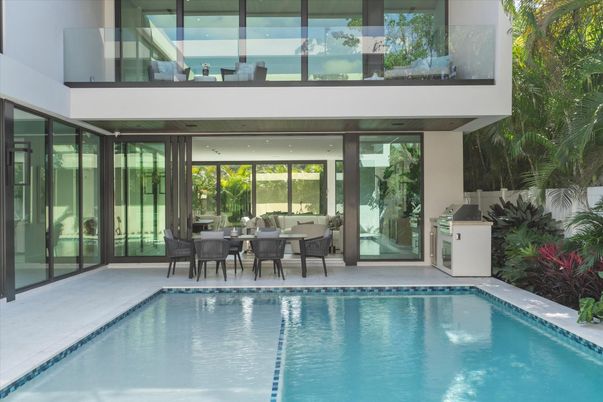 Exterior, Pool