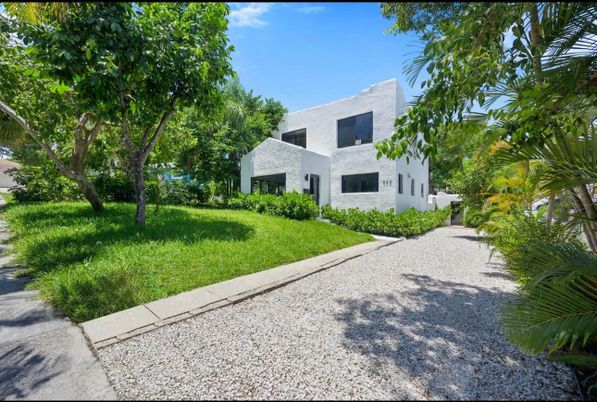 Backyard, Exterior, Facade, Modern