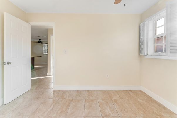 Empty room, Interior
