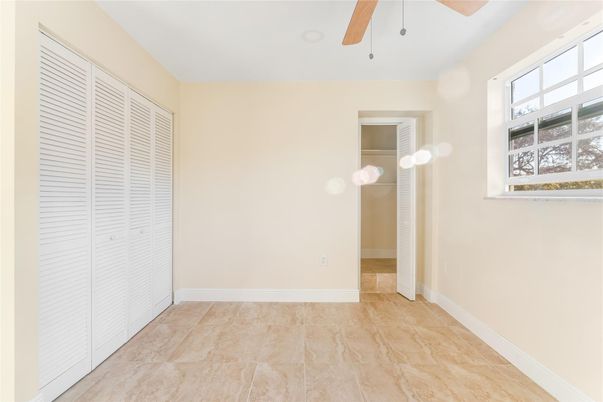 Empty room, Interior