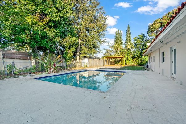 Exterior, Pool