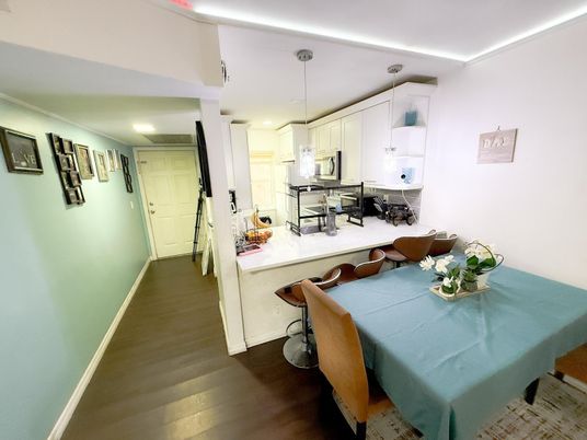 Dining room, Interior, Kitchen, Pendant Lights, Recessed Lighting, Wood Texture Flooring