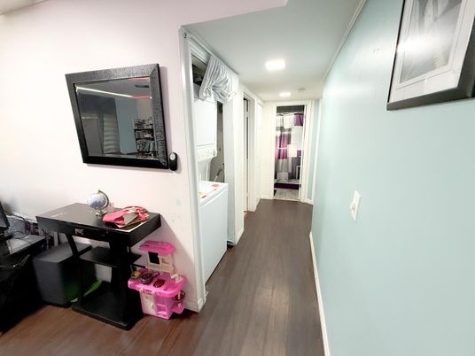 Interior, Recessed Lighting, Wood Texture Flooring