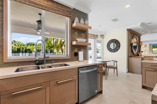 Dining room, Interior, Kitchen, Pendant Lights, Recessed Lighting, Stainless Steel Appliances