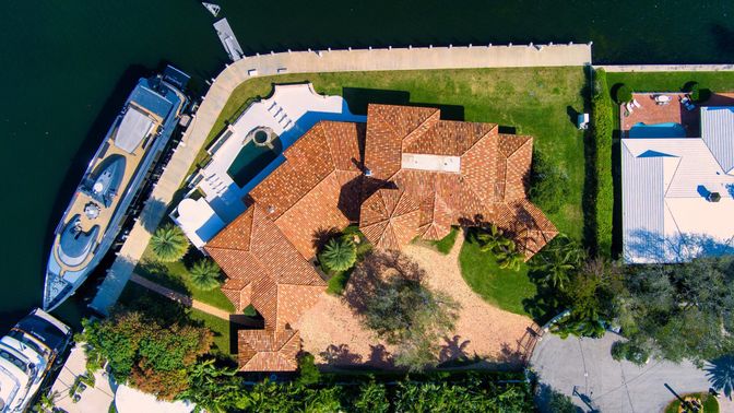 Exterior, Drone