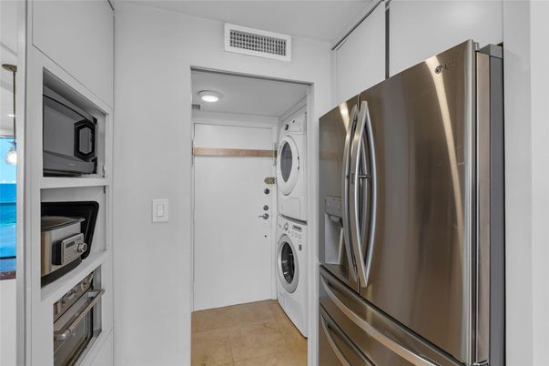 Interior, Kitchen, Stainless Steel Appliances, Utility Closets, Washer, Water