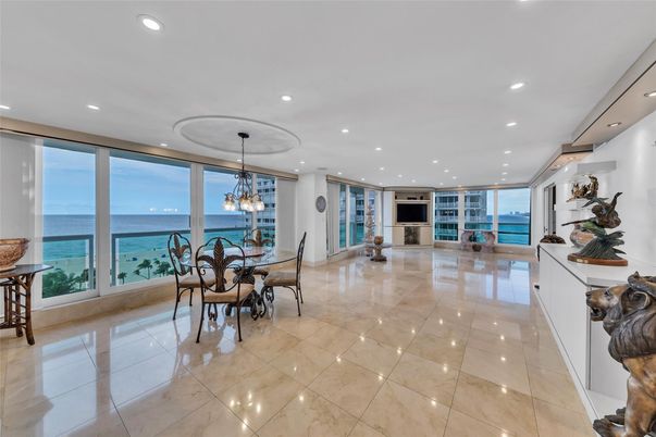 Chandelier, Dining room, Interior, Recessed Lighting, Water