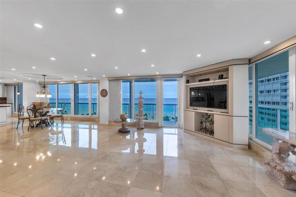 Chandelier, Dining room, Interior, Pendant Lights, Recessed Lighting, Water