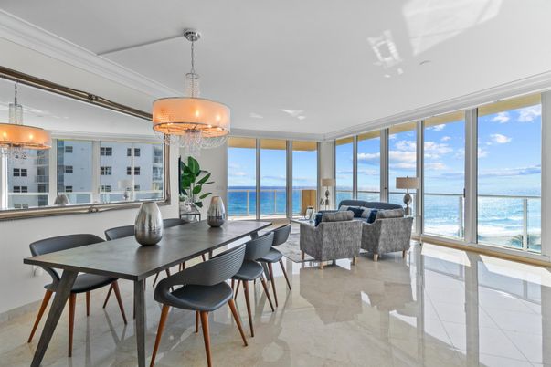 Chandelier, Dining room, Interior, Living room, Pendant Lights, Water