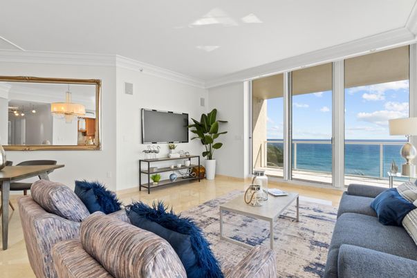 Interior, Living room, Water