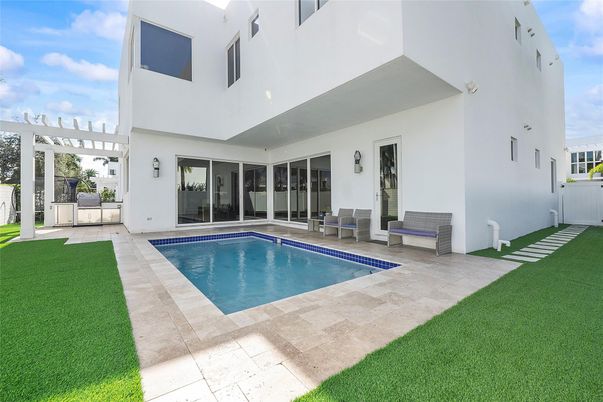 Exterior, Pool