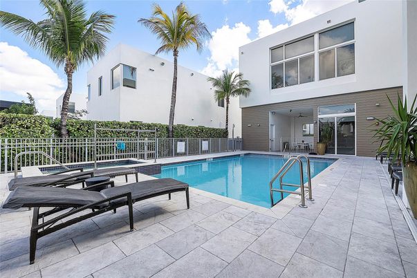 Exterior, Pool