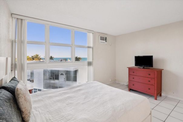 Bedroom, Interior, Water