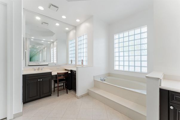 Bathroom, Interior, Recessed Lighting