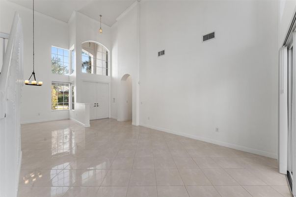 Empty room, Interior, Pendant Lights