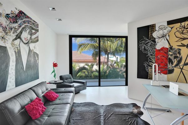 Home Office, Interior