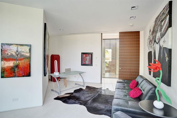 Home Office, Interior