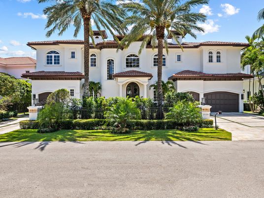 Attached, Exterior, Facade, Mediterranean