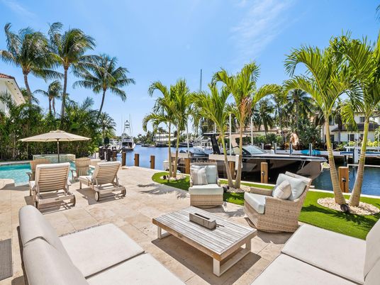 Exterior, Pool, Water