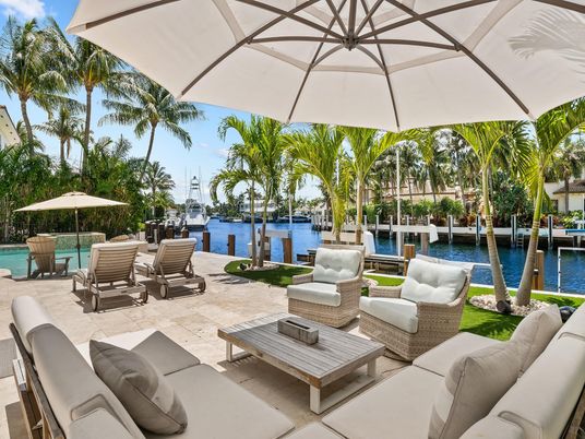 Exterior, Pool, Water