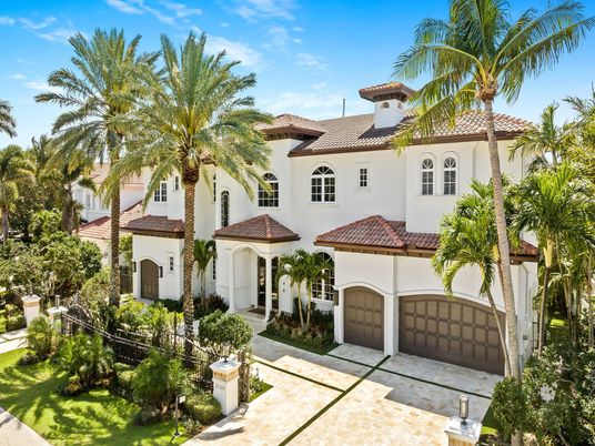Attached, Exterior, Facade, Spanish Mediterranean