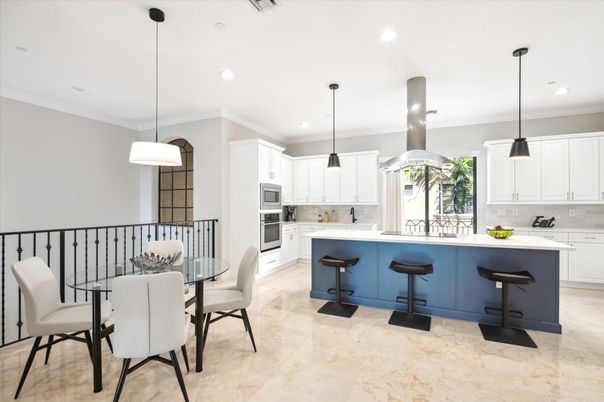 Dining room, Interior, Kitchen, Pendant Lights, Recessed Lighting, Stainless Steel Appliances