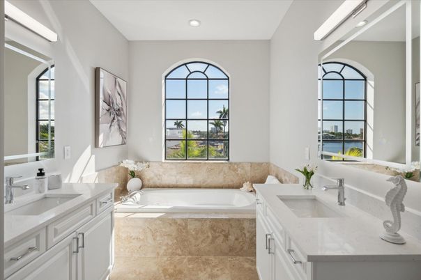 Bathroom, Dual Sink Vanities, Interior, Recessed Lighting