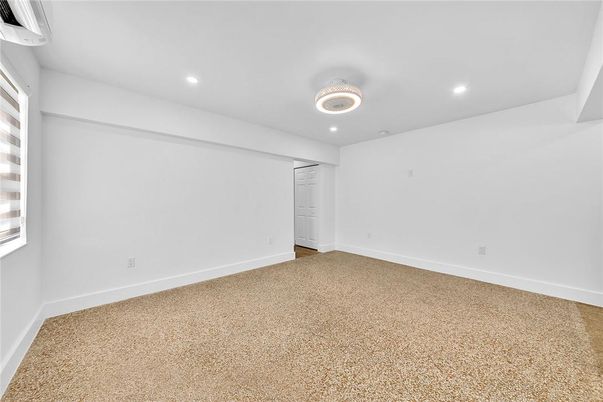 Empty room, Interior, Recessed Lighting