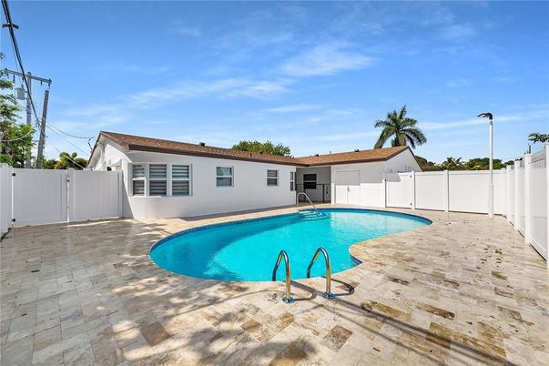 Exterior, Pool