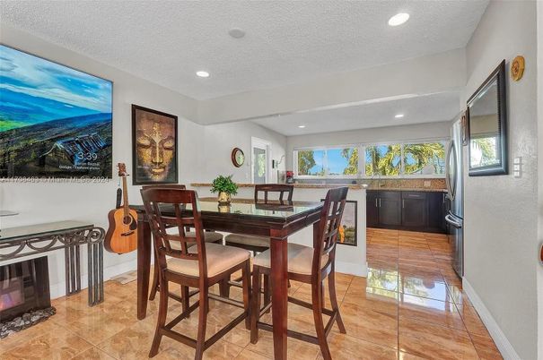 Dining room, Interior, Recessed Lighting