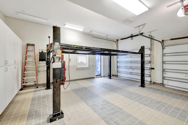 Garage, Interior