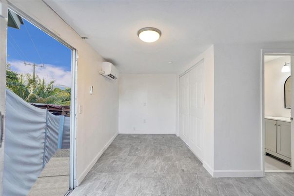 Empty room, Interior