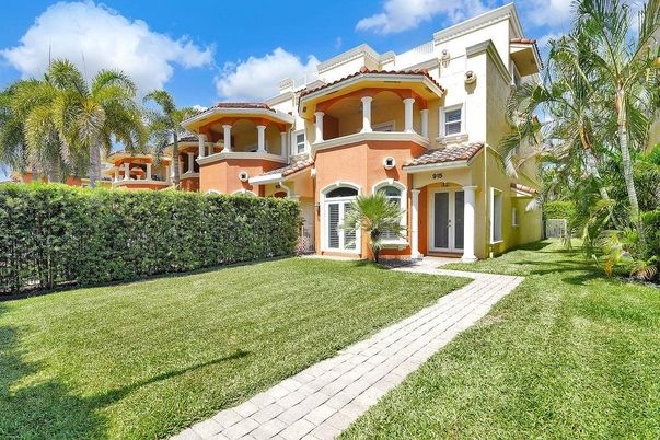 Backyard, Exterior, Facade, Mediterranean